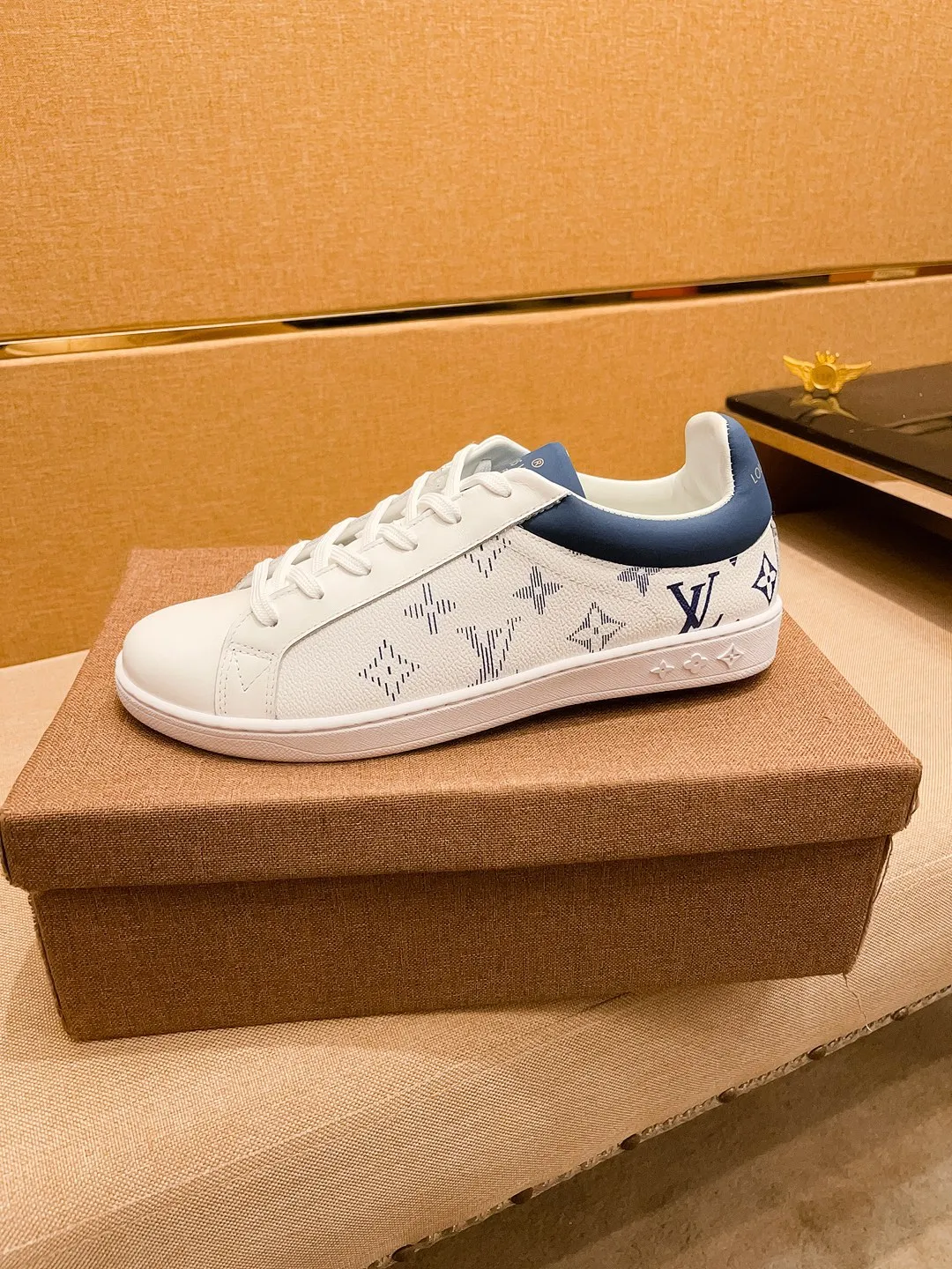 Men's shoes 💰 380💰🔥【LV】🔥 Louis Vuitton, high-end men's shoes brand, official website 1:1 latest masterpiece: the upper is made of Italian imported first-layer cowhide with a comfortable and breathable lining➕original non-slip and wear-resistant outsole🔥, making walking more convenient and comfortable! An exclusive new model, a stunning work, a beautiful 1:1 replica [color] compared to the official quality! Create a fashionable personality to set off your uniqueness! A must-have for trendy men! Classic🔥Size: 38-44 Color: 🔥Multiple colors available🔥